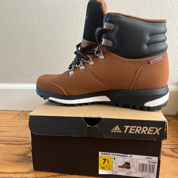 Adidas Terrex Pathmaker Climaproof ( Mens 7.5 Woman’s 9.5) hiking boot - Picture 2 of 3